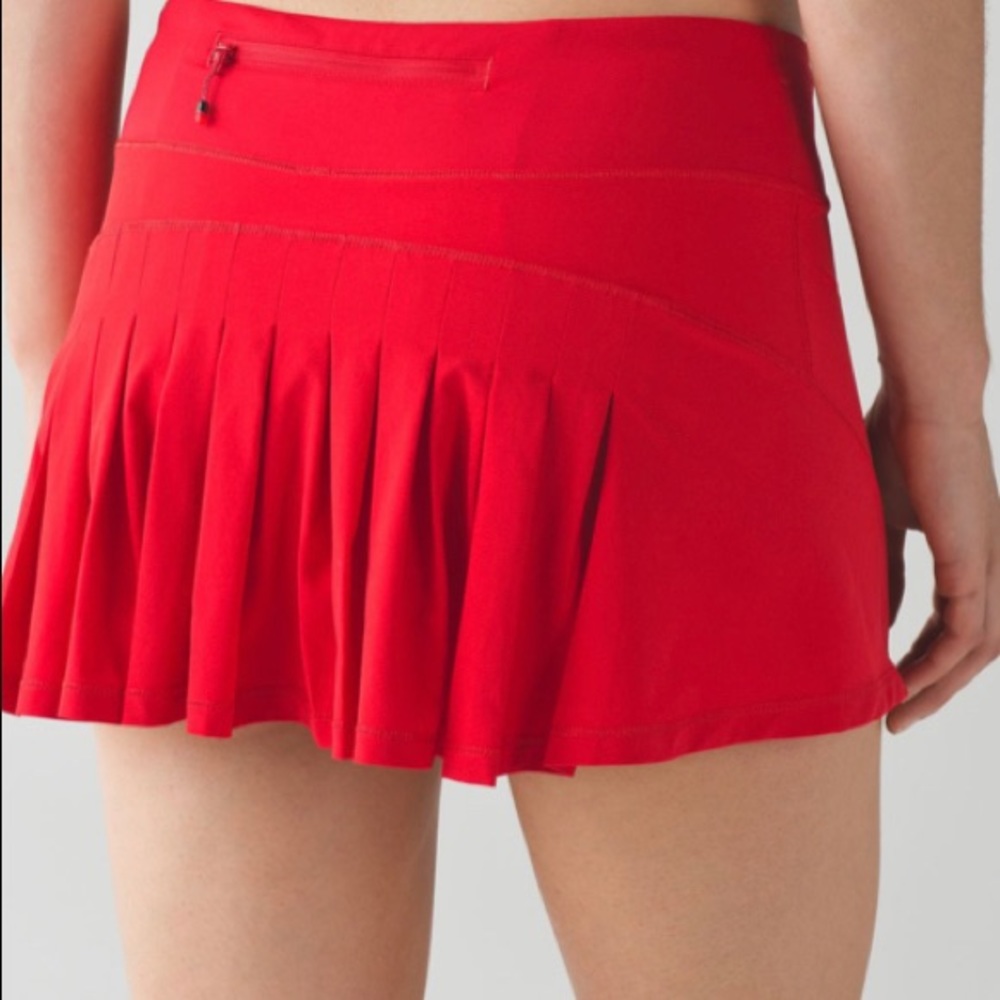 Lululemon Circuit skirt 8 Like New red